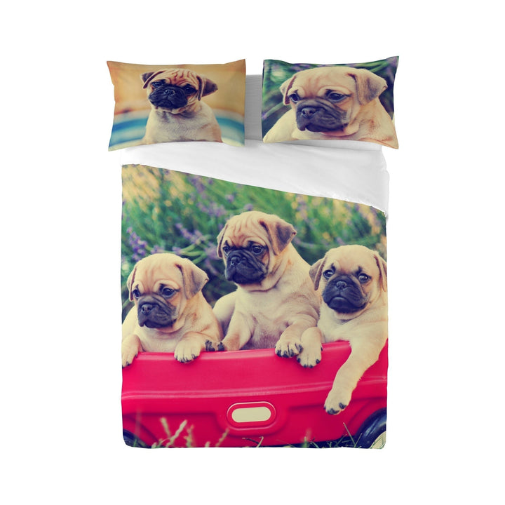 Parure de lit avec housse de couette et imprimé carlins dans un chariot de Gouchee Home