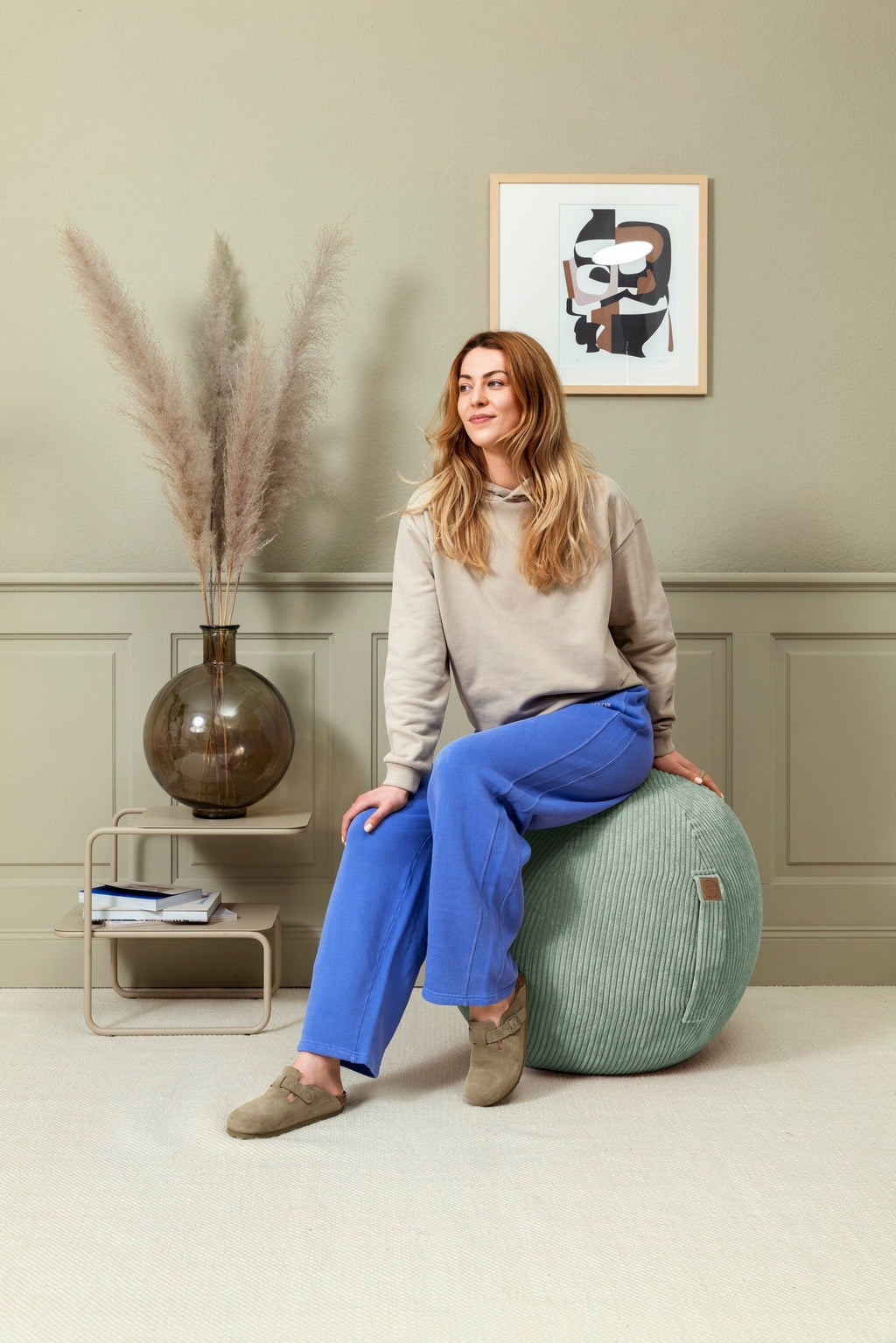 Pelota para sentarse Gouchee Home Shara Grey Shell de 25"