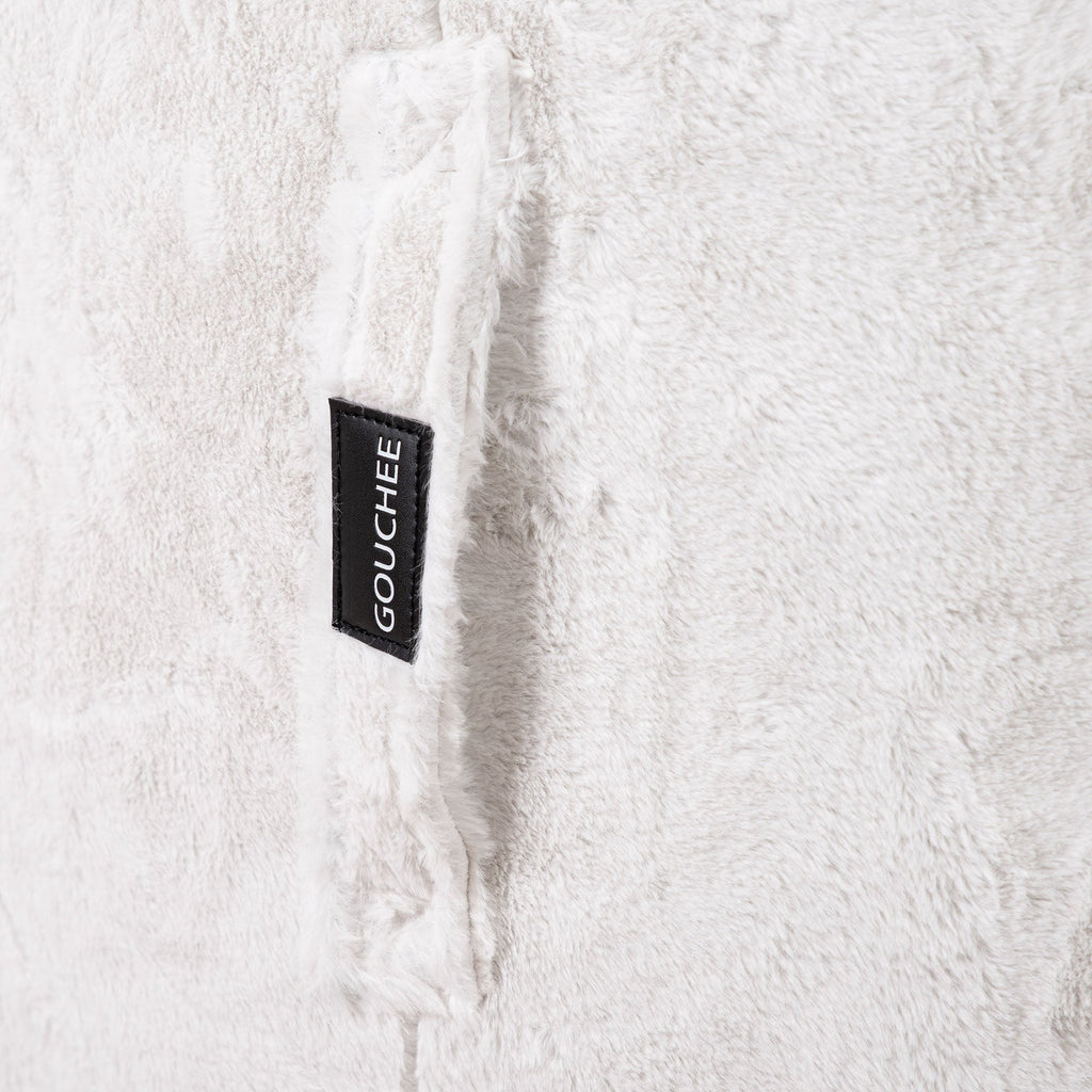 Close-up of a textured white fabric with a 'Gouchée' label.