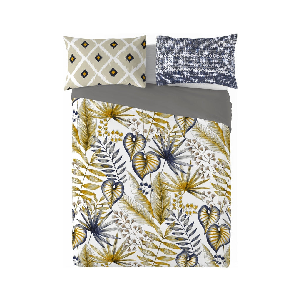Floral patterned comforter set with two pillows 