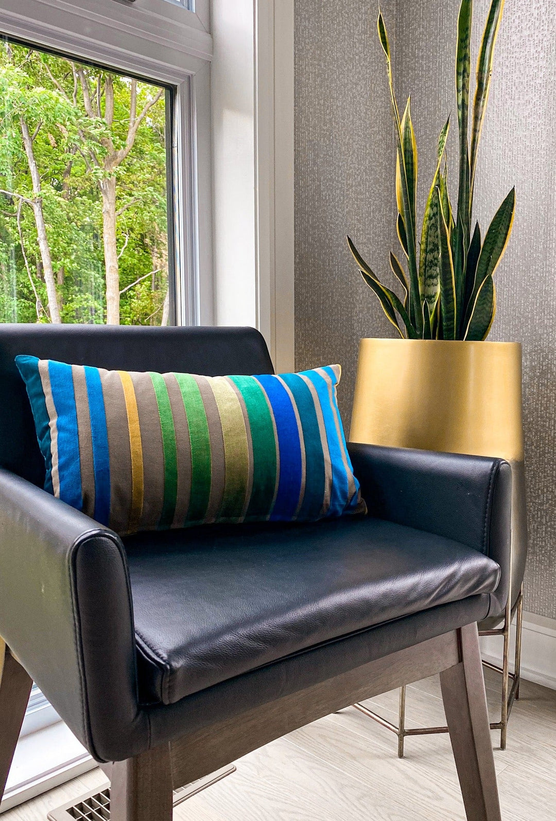 Cojín de terciopelo con rayas